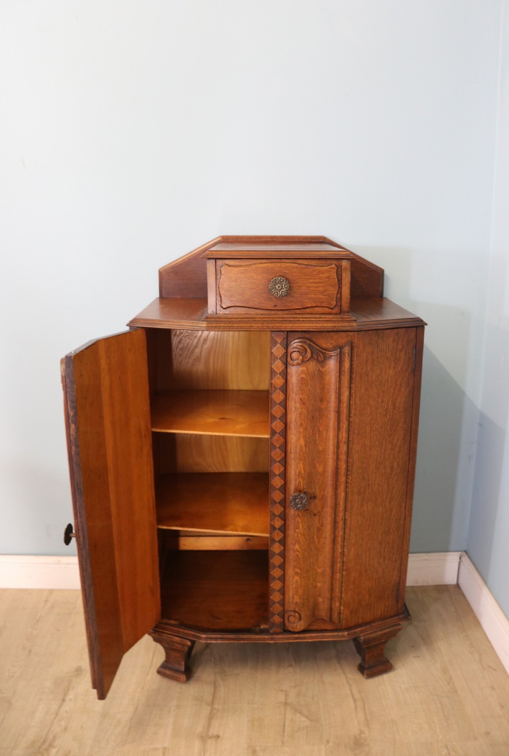 Oak side cabinet dates from the 1930s View IV