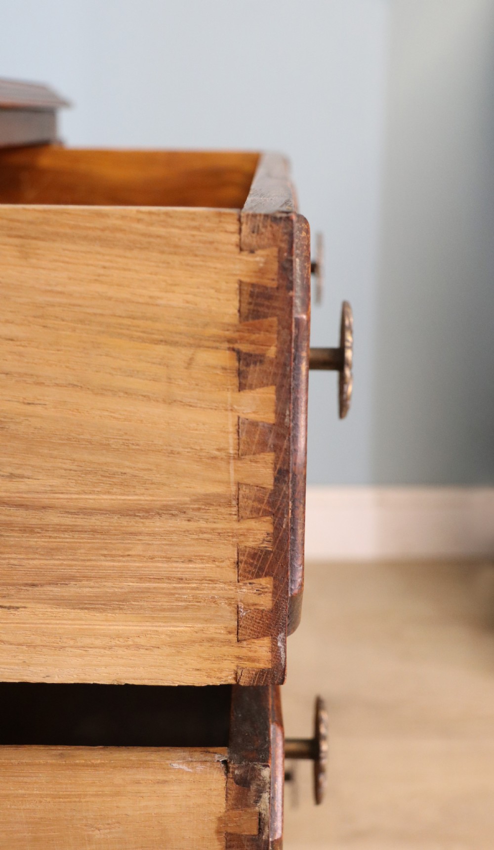 Oak 1930's chest of drawers  View X
