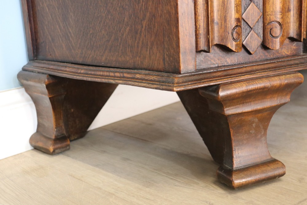 Oak 1930's chest of drawers  View XII