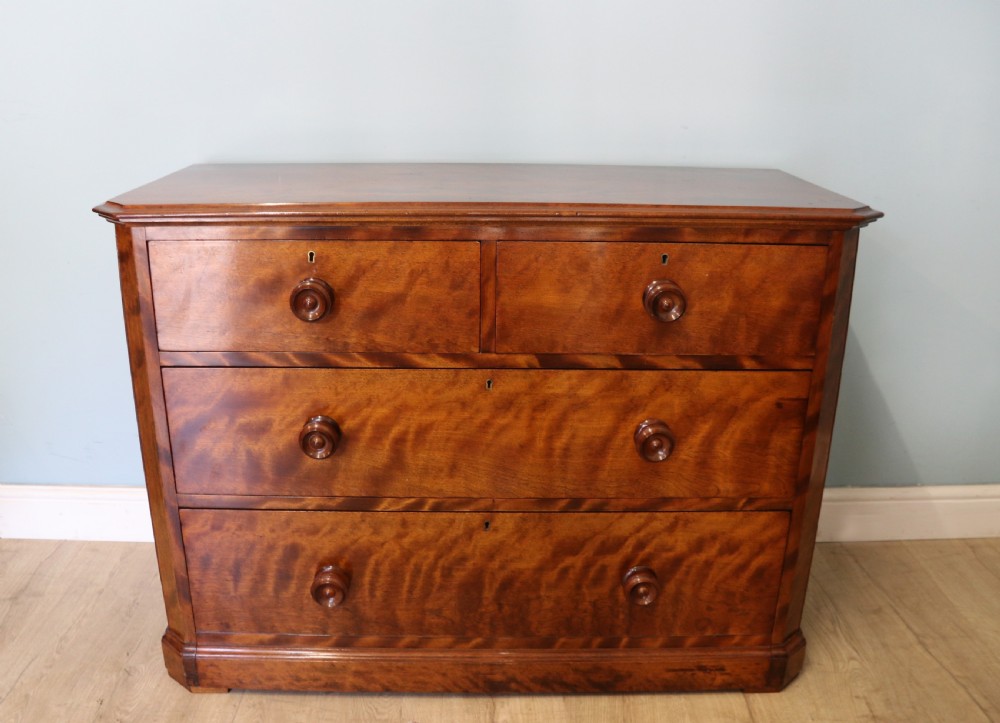 Lovely genuine Victorian small mahogany chest