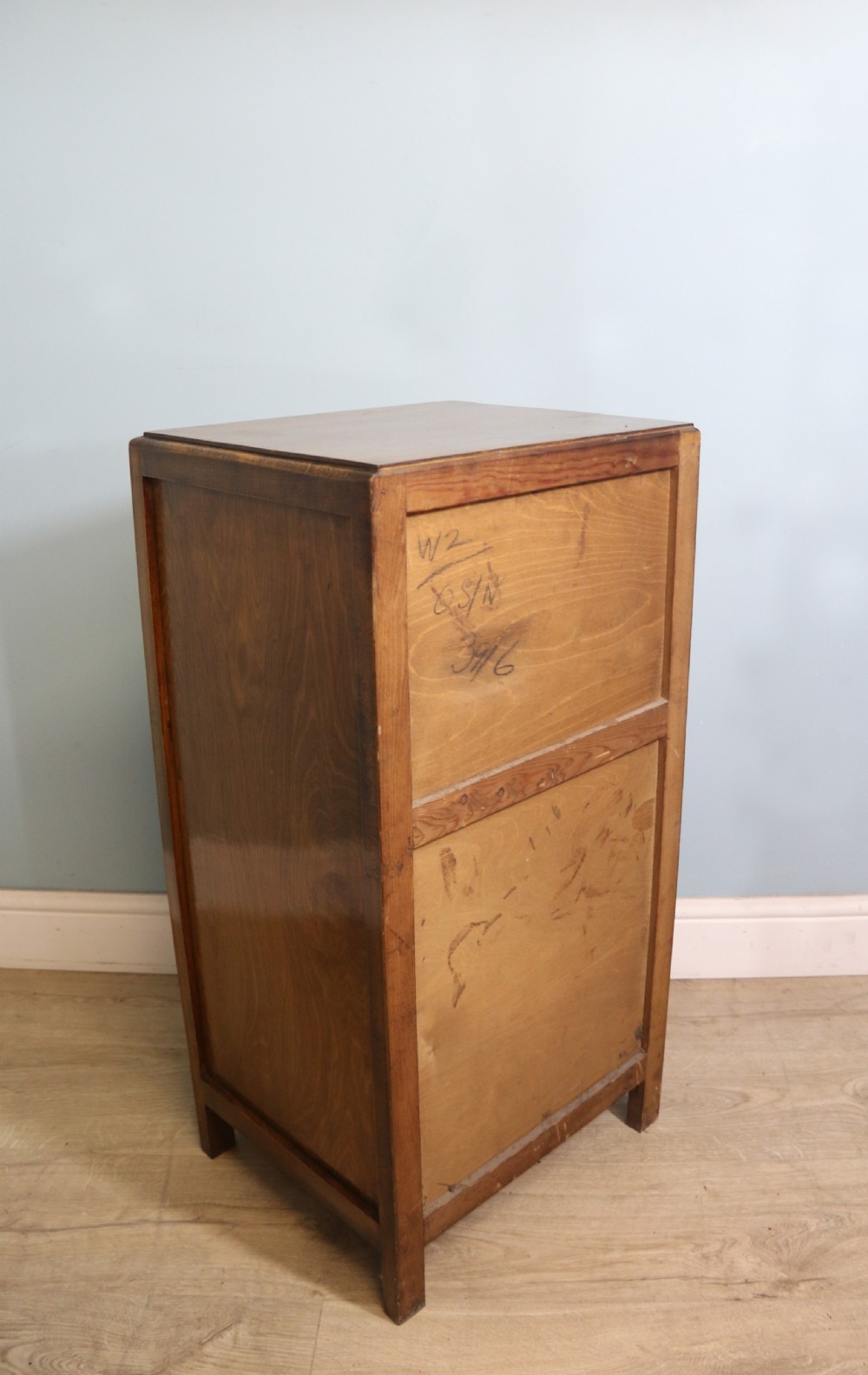 A lovely 1950’s bedside cabinet with single door View VI