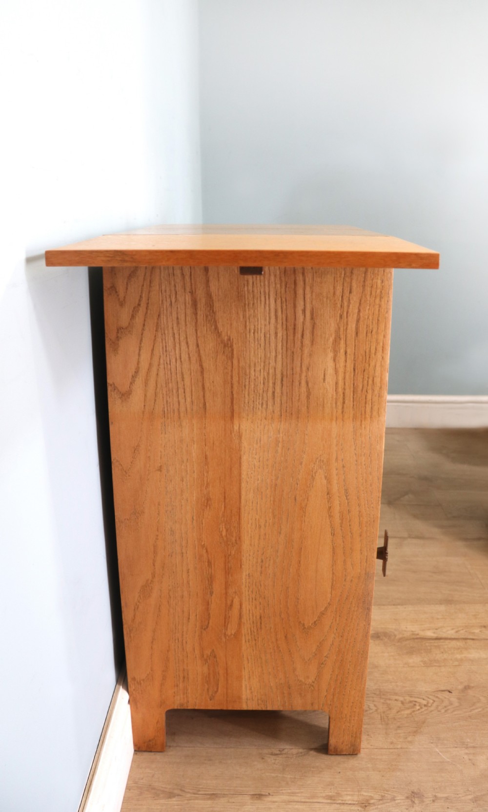 Waring and Gillows of Lancaster light oak bedside cabinet View XIII