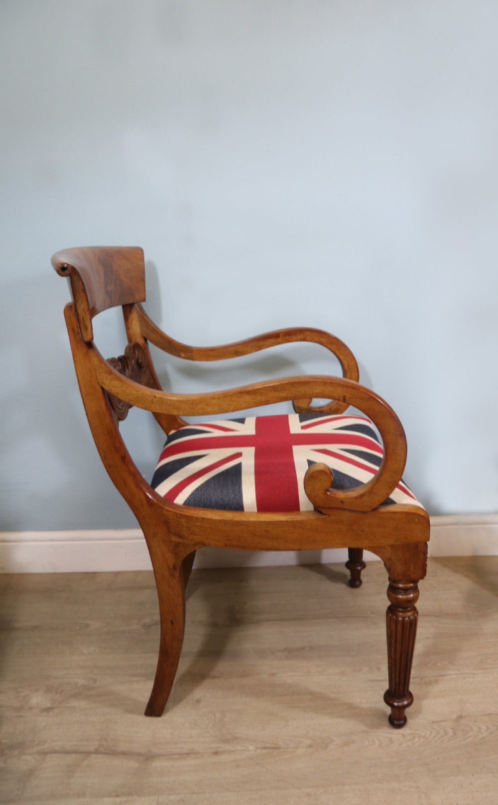 A throne for the Boss! An Victorian mahogany framed bar back carver chair View VII