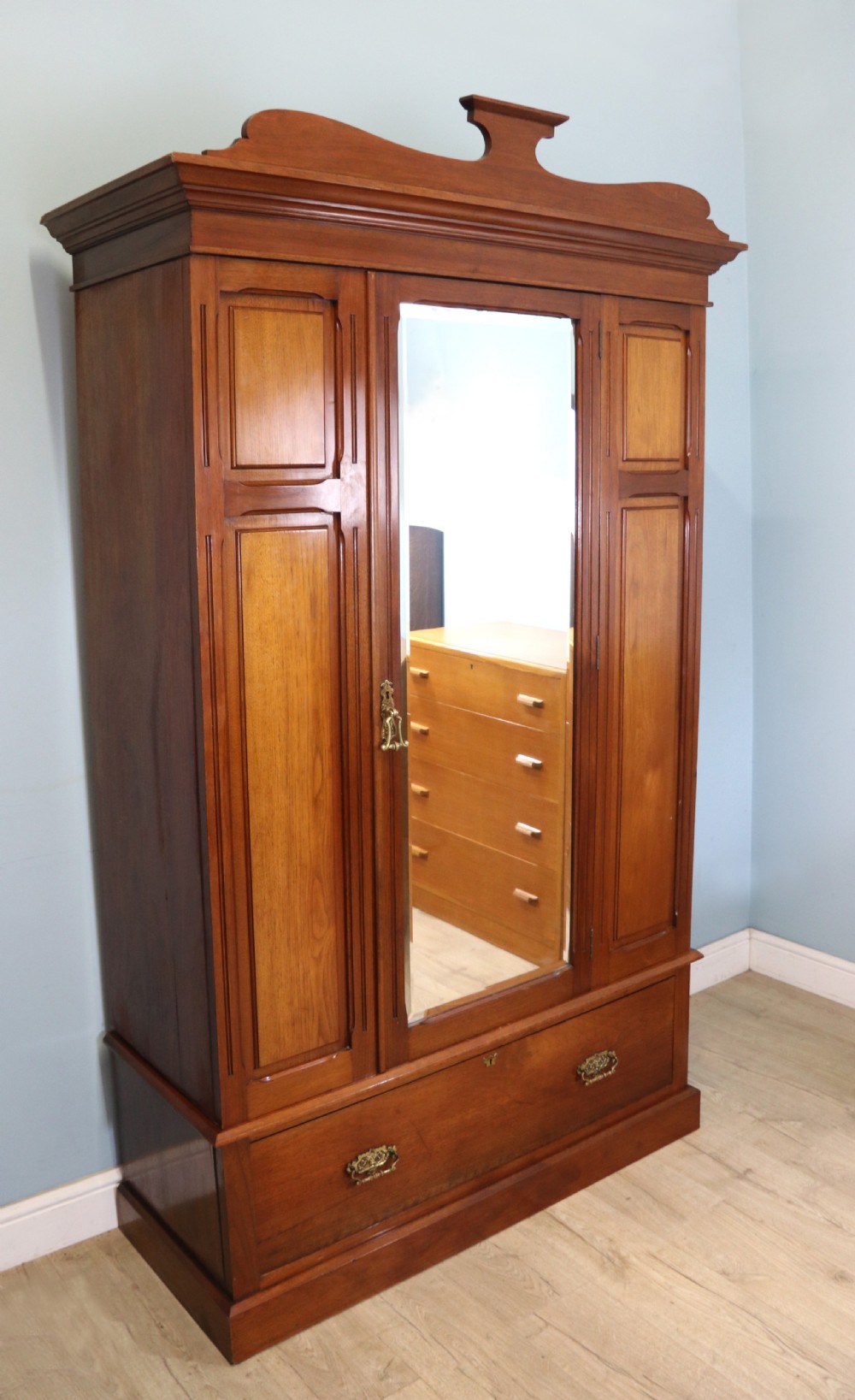 Late Victorian American walnut wardrobe View II
