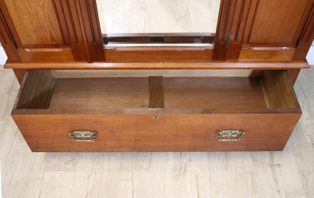 Late Victorian American walnut wardrobe View XV