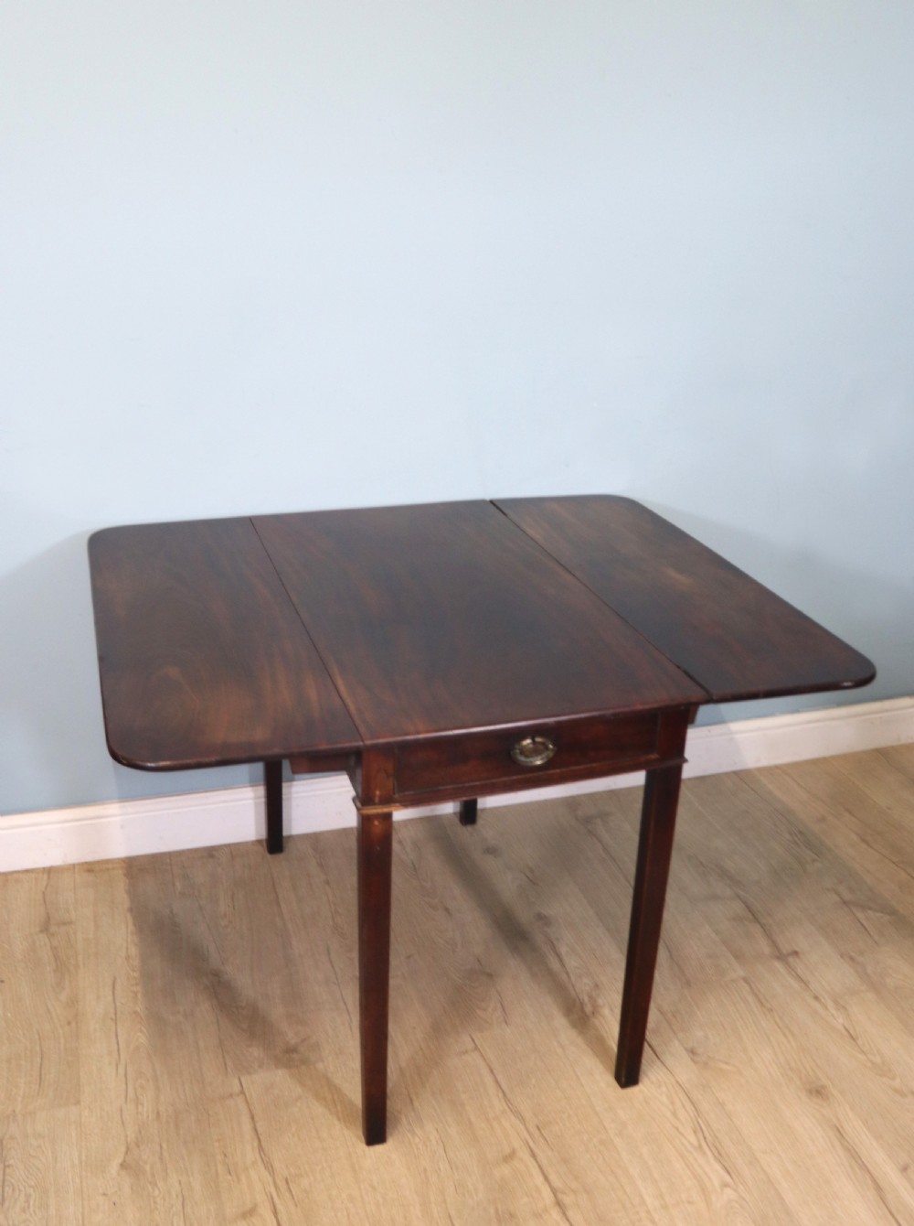  A quality late Georgian Pembroke table! 