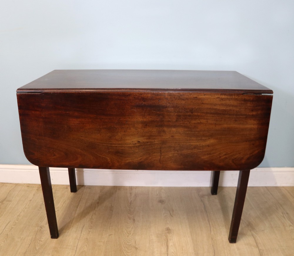  A quality late Georgian Pembroke table!  View III