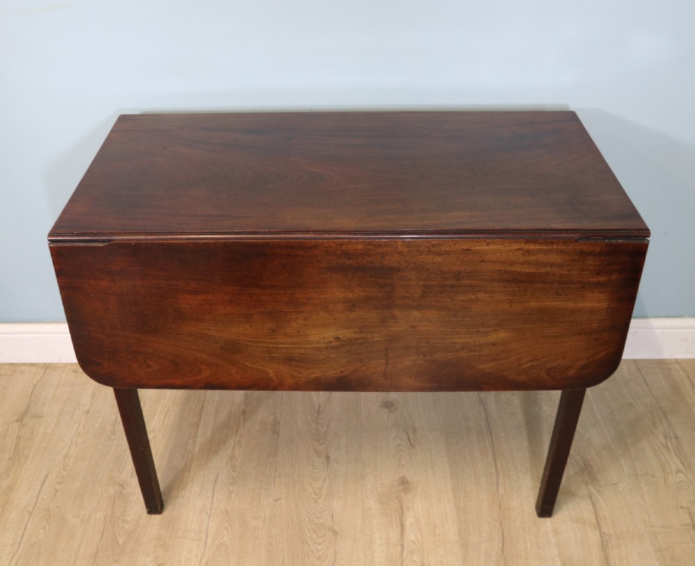  A quality late Georgian Pembroke table!  View IV