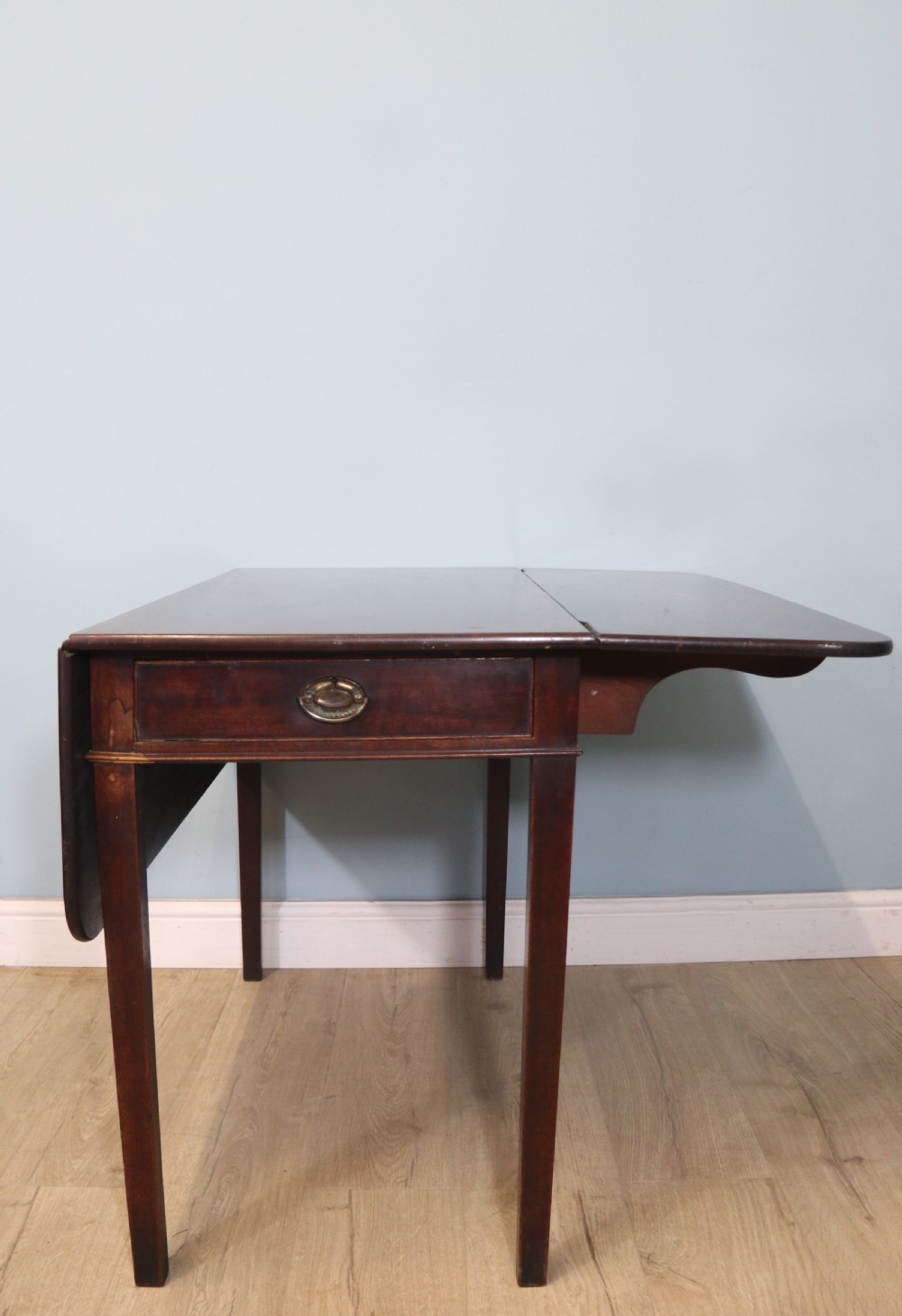  A quality late Georgian Pembroke table!  View V