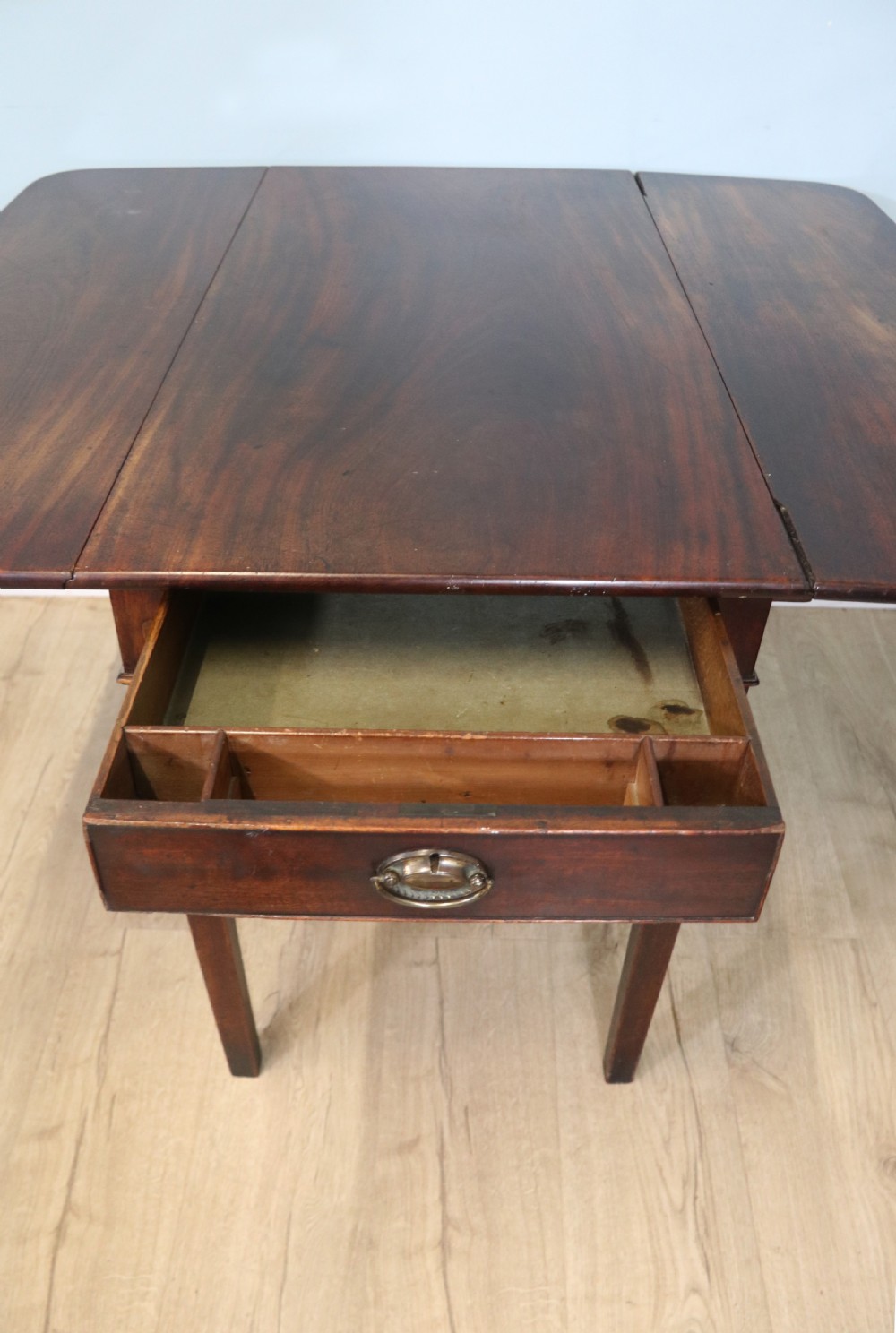  A quality late Georgian Pembroke table!  View VI