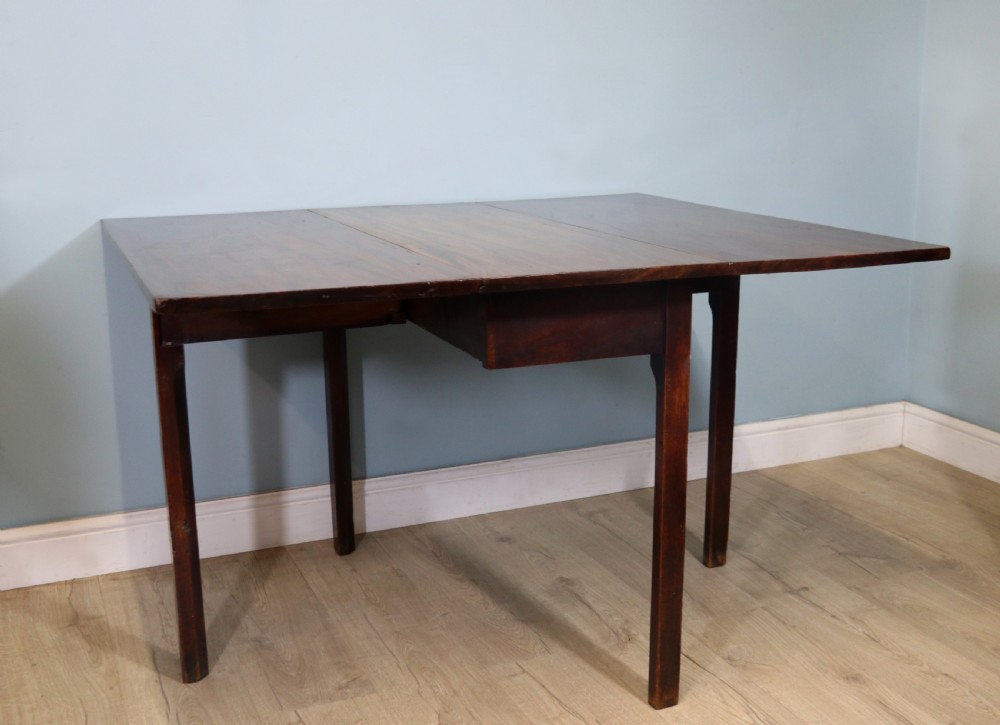  A top quality early Victorian dropleaf gateleg table!  View III