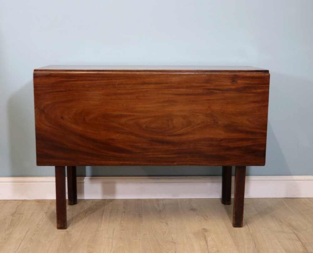  A top quality early Victorian dropleaf gateleg table!  View V