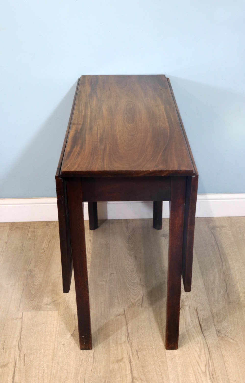  A top quality early Victorian dropleaf gateleg table!  View VI