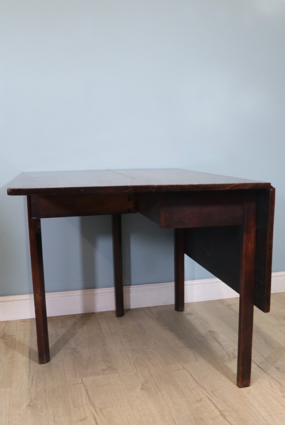  A top quality early Victorian dropleaf gateleg table!  View IX