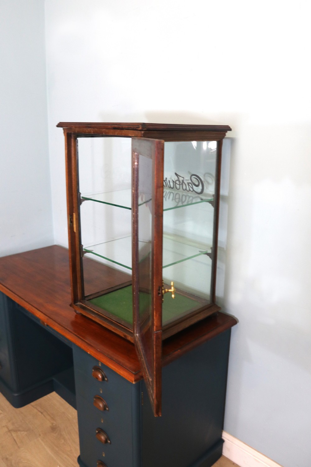 A wonderful early 20th century shop counter display cabinet!  View V