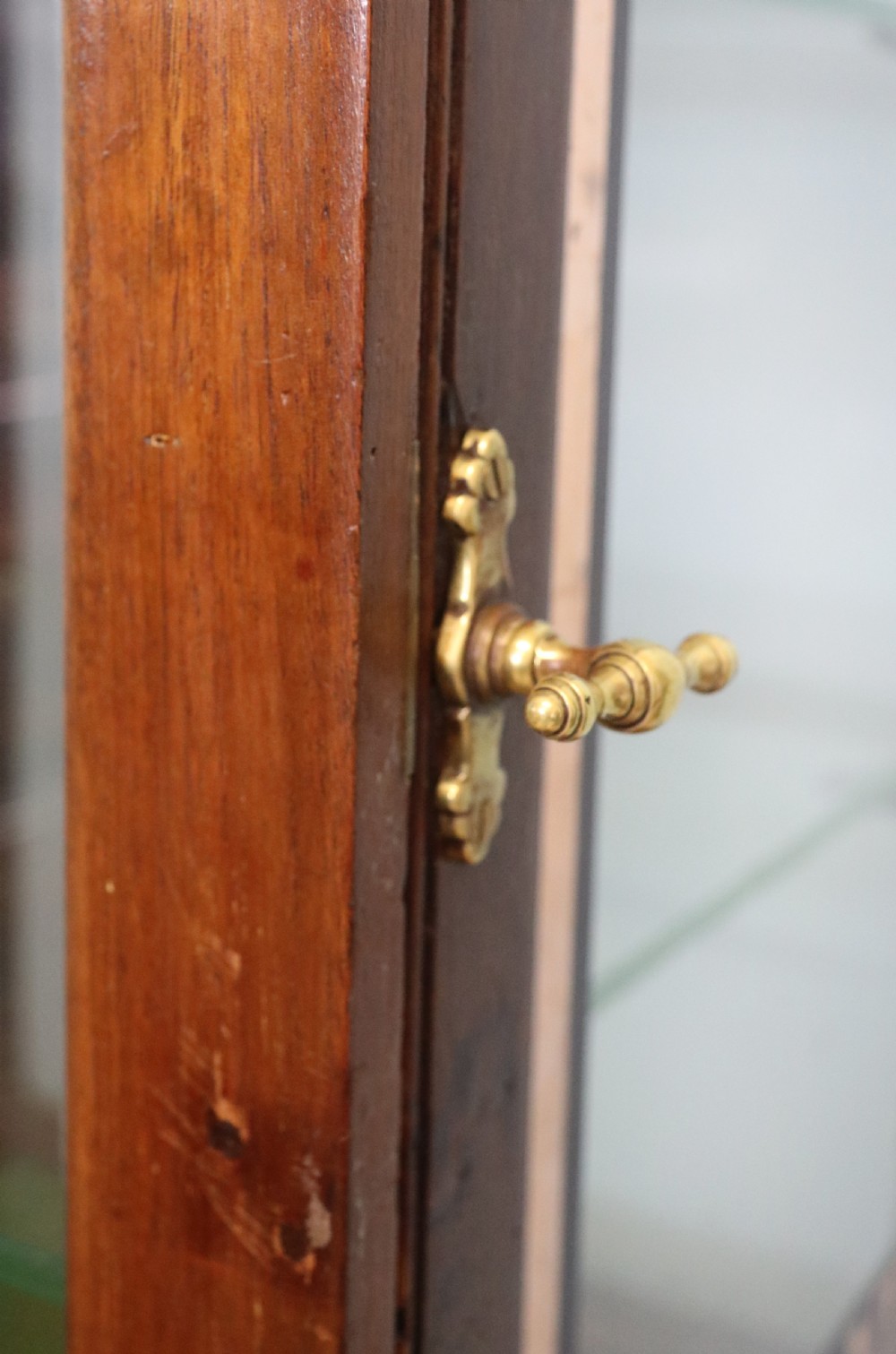 A wonderful early 20th century shop counter display cabinet!  View X