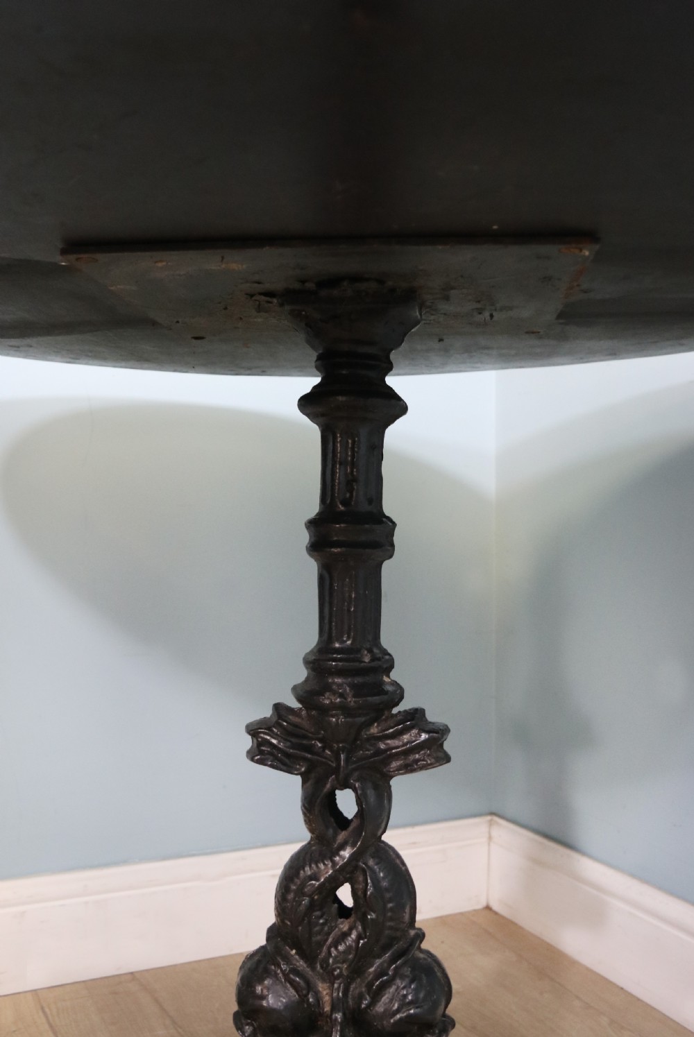 A lovely Georgian top quality pub table. View VI