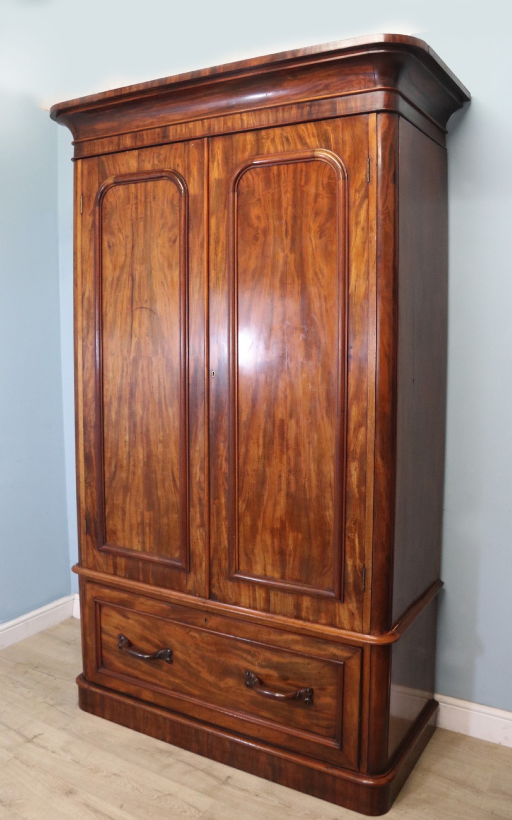 A lovely quality and truly stunning, classic Victorian wardrobe.  View IV