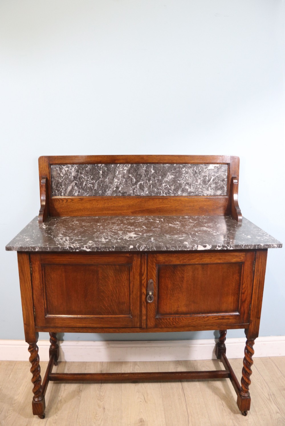 A lovely early 20th Century marble topped oak washstand. View II