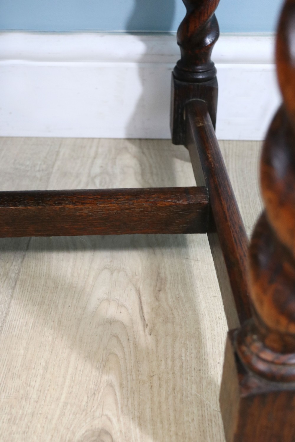 A lovely early 20th Century marble topped oak washstand. View XVI