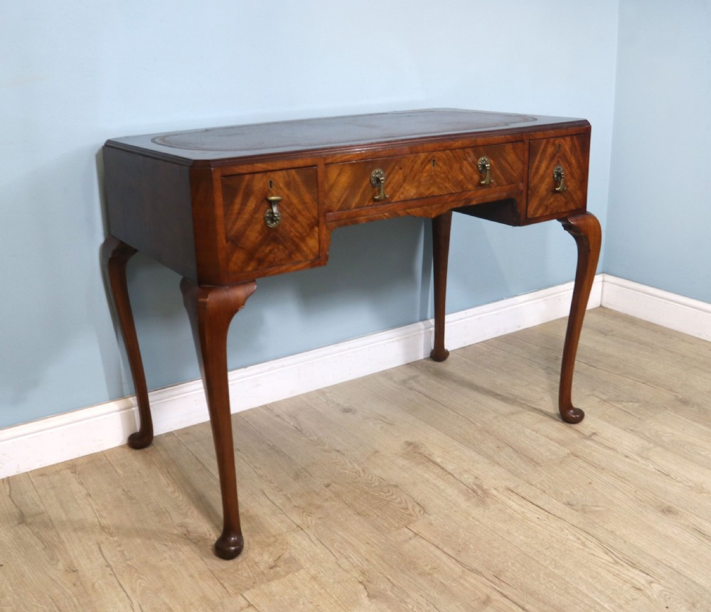 Early 20th Century walnut veneered writing table View IV