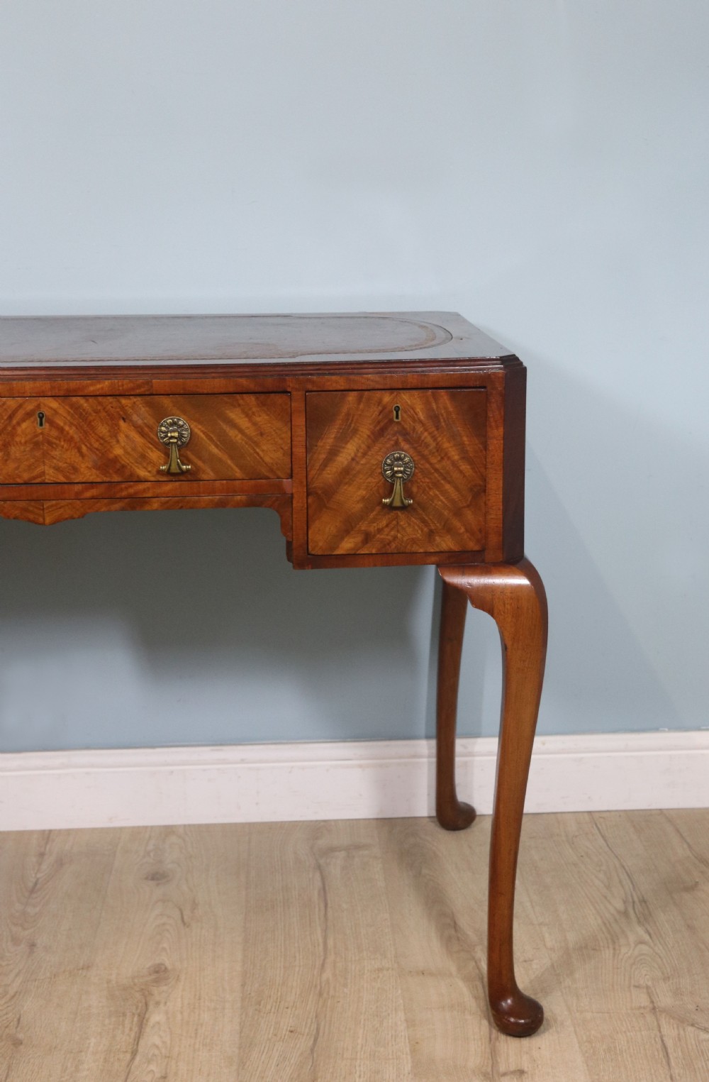 Early 20th Century walnut veneered writing table View IX
