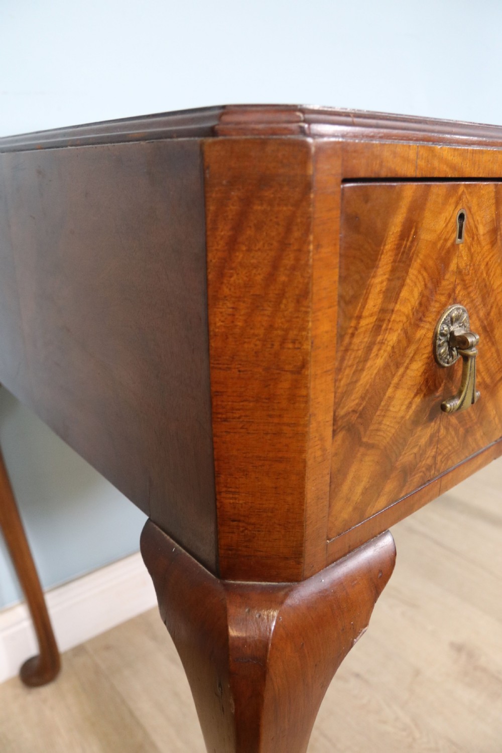 Early 20th Century walnut veneered writing table View XIII