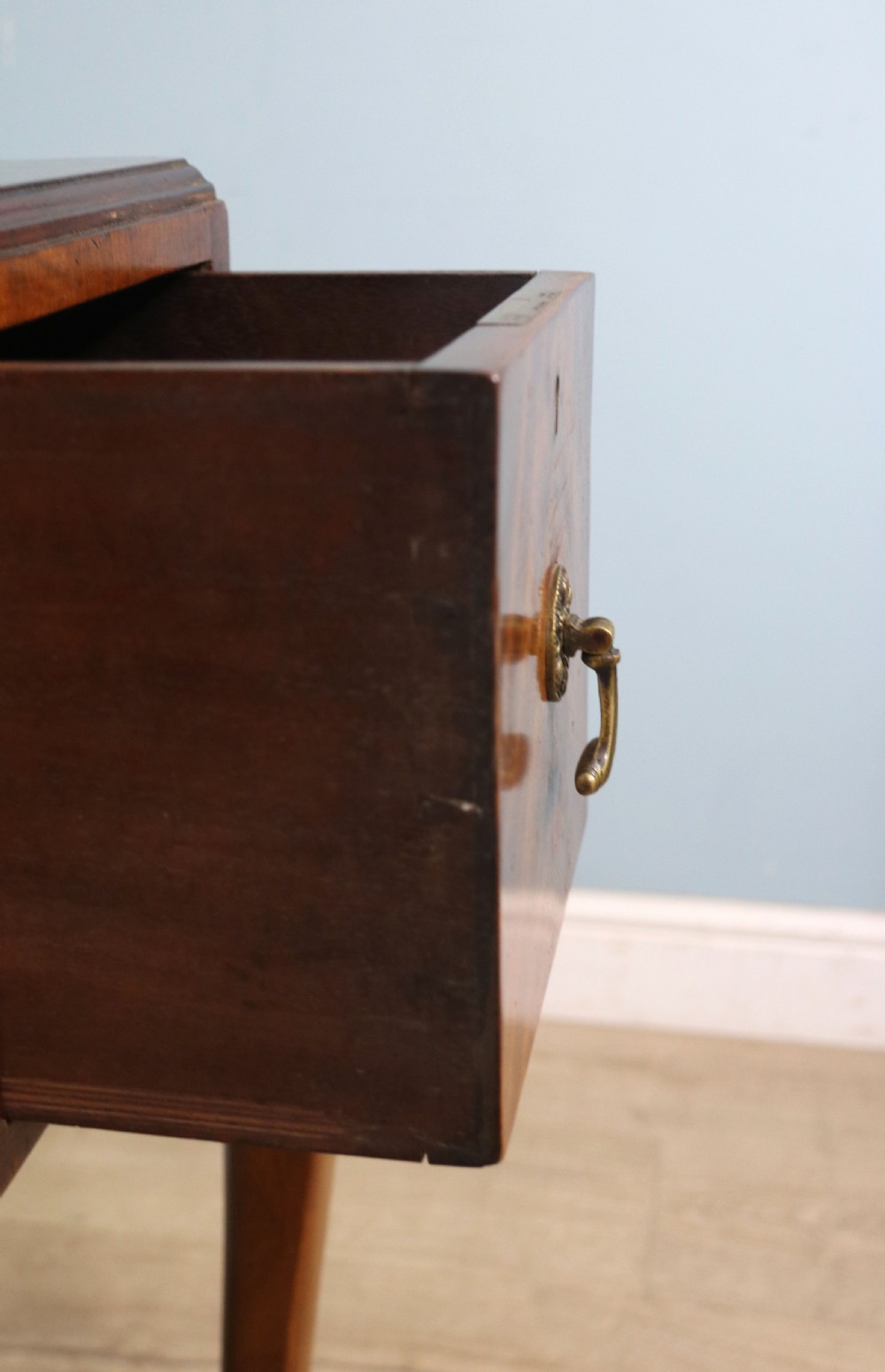 Early 20th Century walnut veneered writing table View XIV