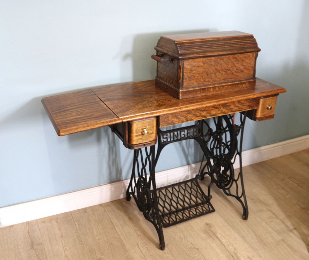 Vintage treadle Singer machine View VI