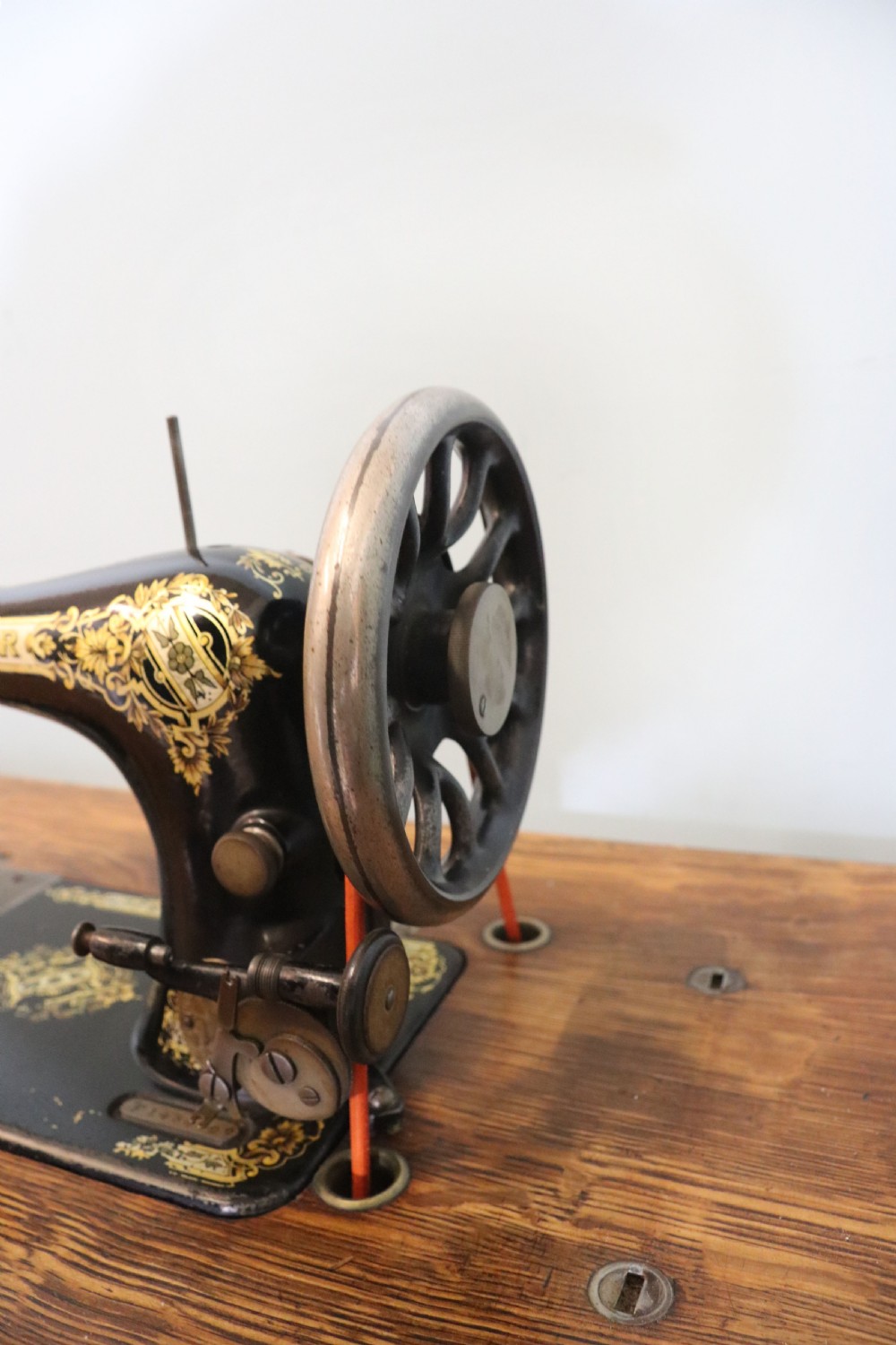 Vintage treadle Singer machine View XIII