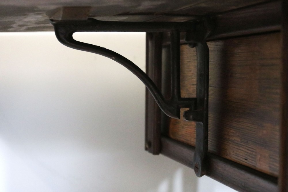 Vintage treadle Singer machine View XIX
