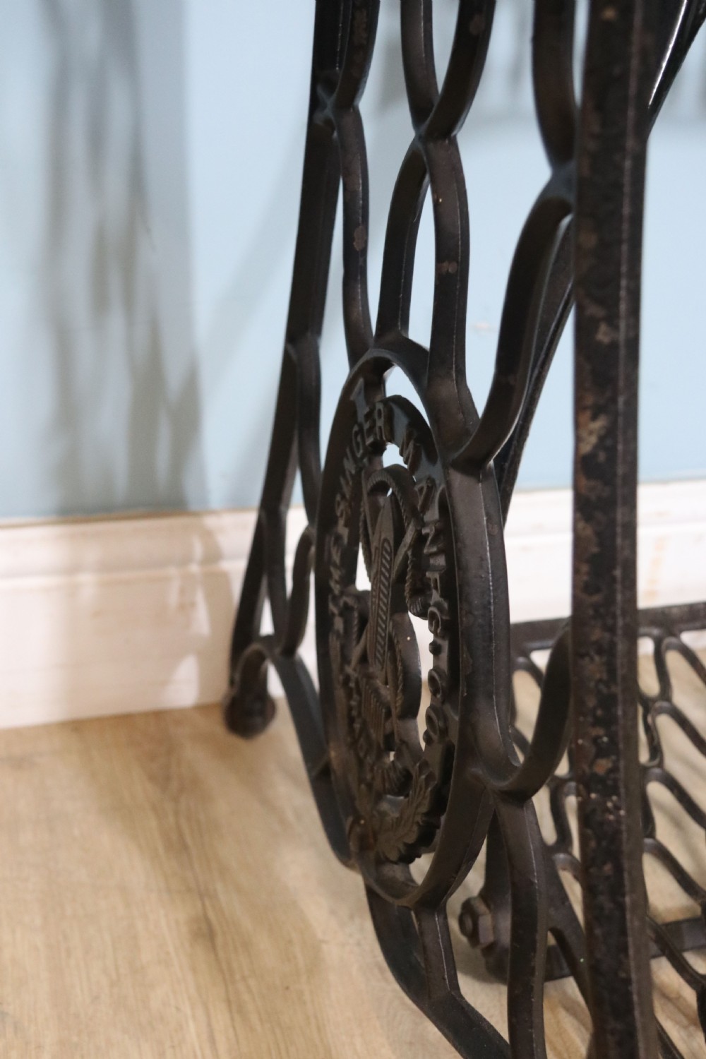 Vintage treadle Singer machine View XXII