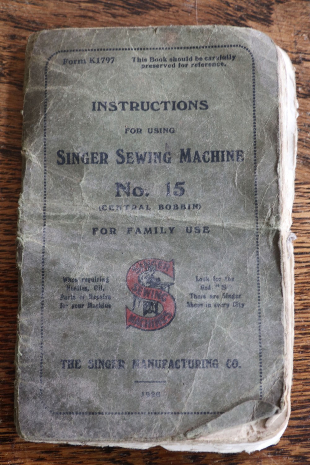 Vintage treadle Singer machine View XXVI