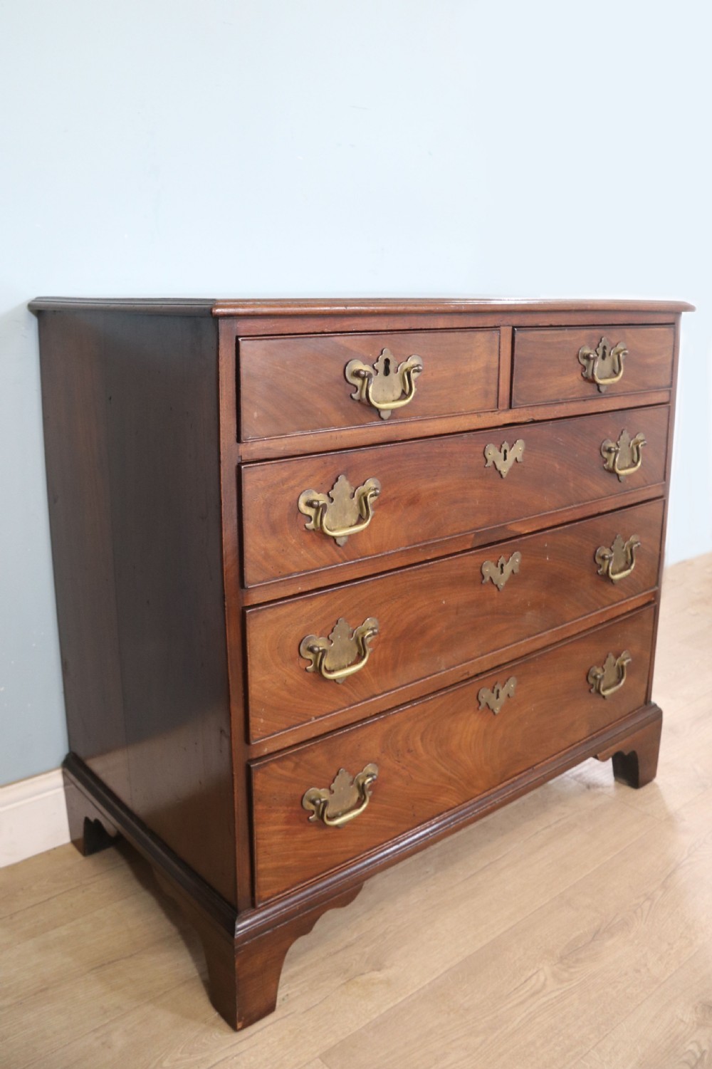 A lovely George III mahogany chest  View V