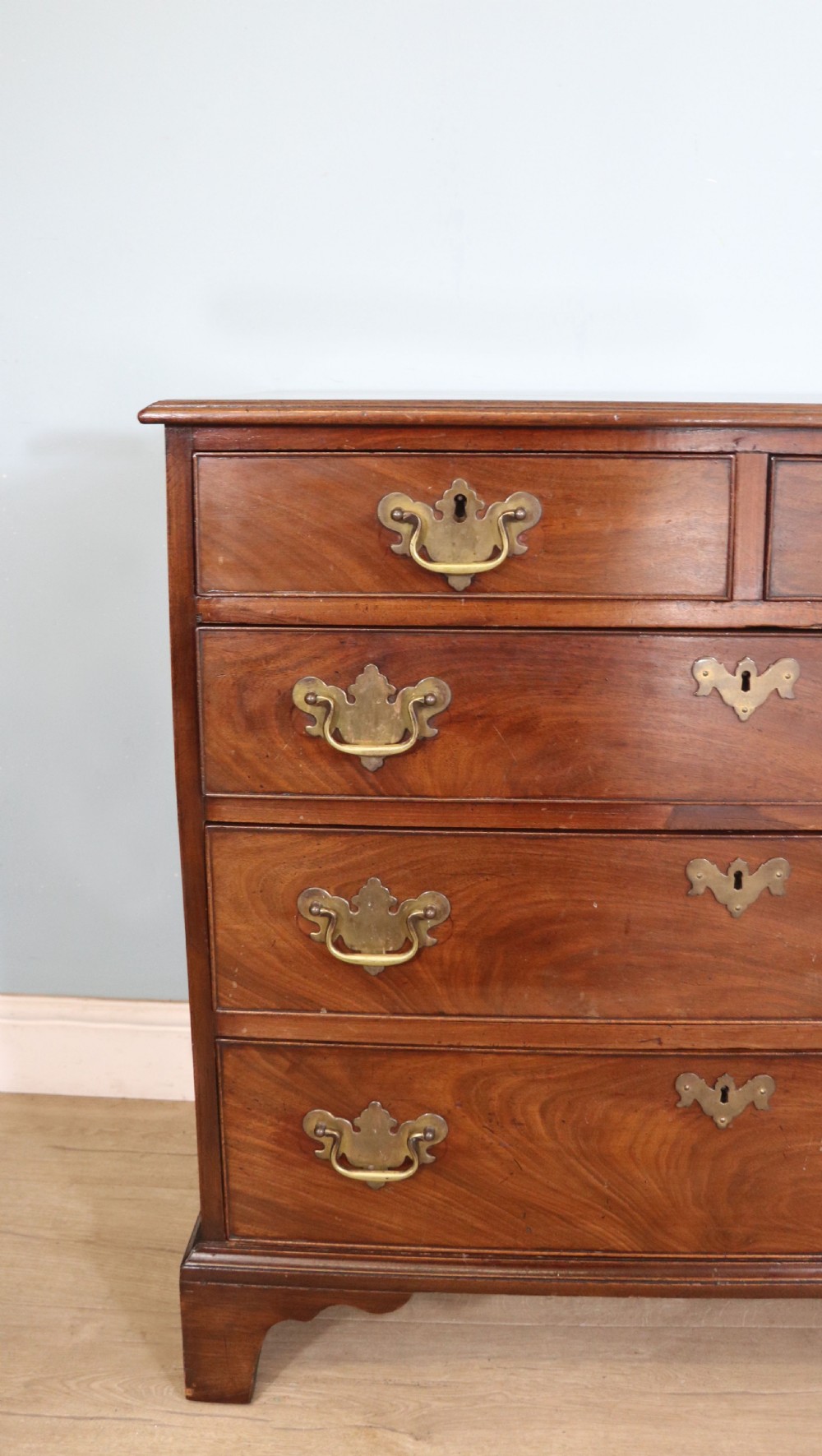 A lovely George III mahogany chest  View VI