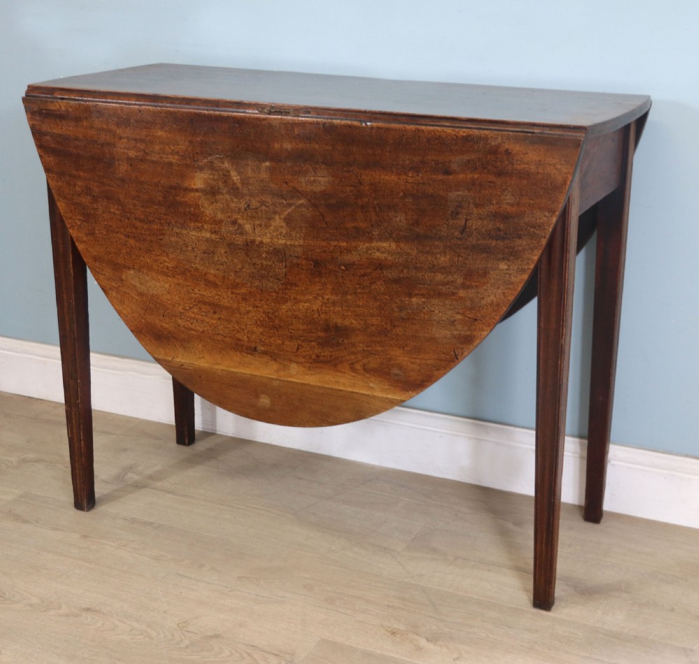 George III mahogany dropleaf table of oval form View VI