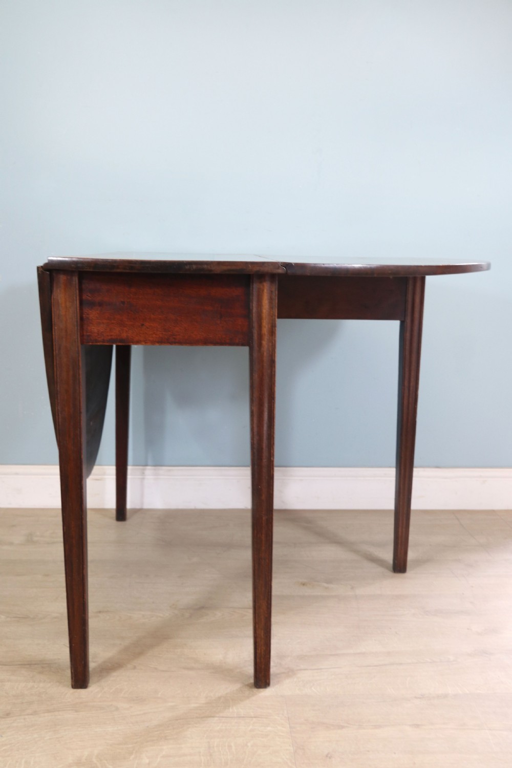 George III mahogany dropleaf table of oval form View VII