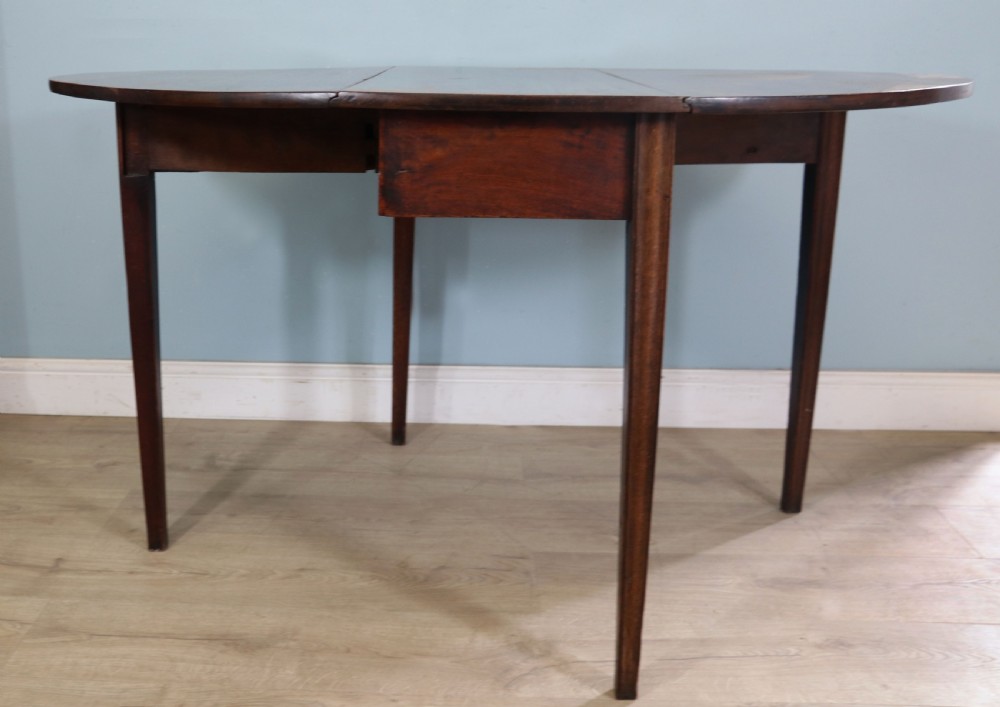 George III mahogany dropleaf table of oval form View X