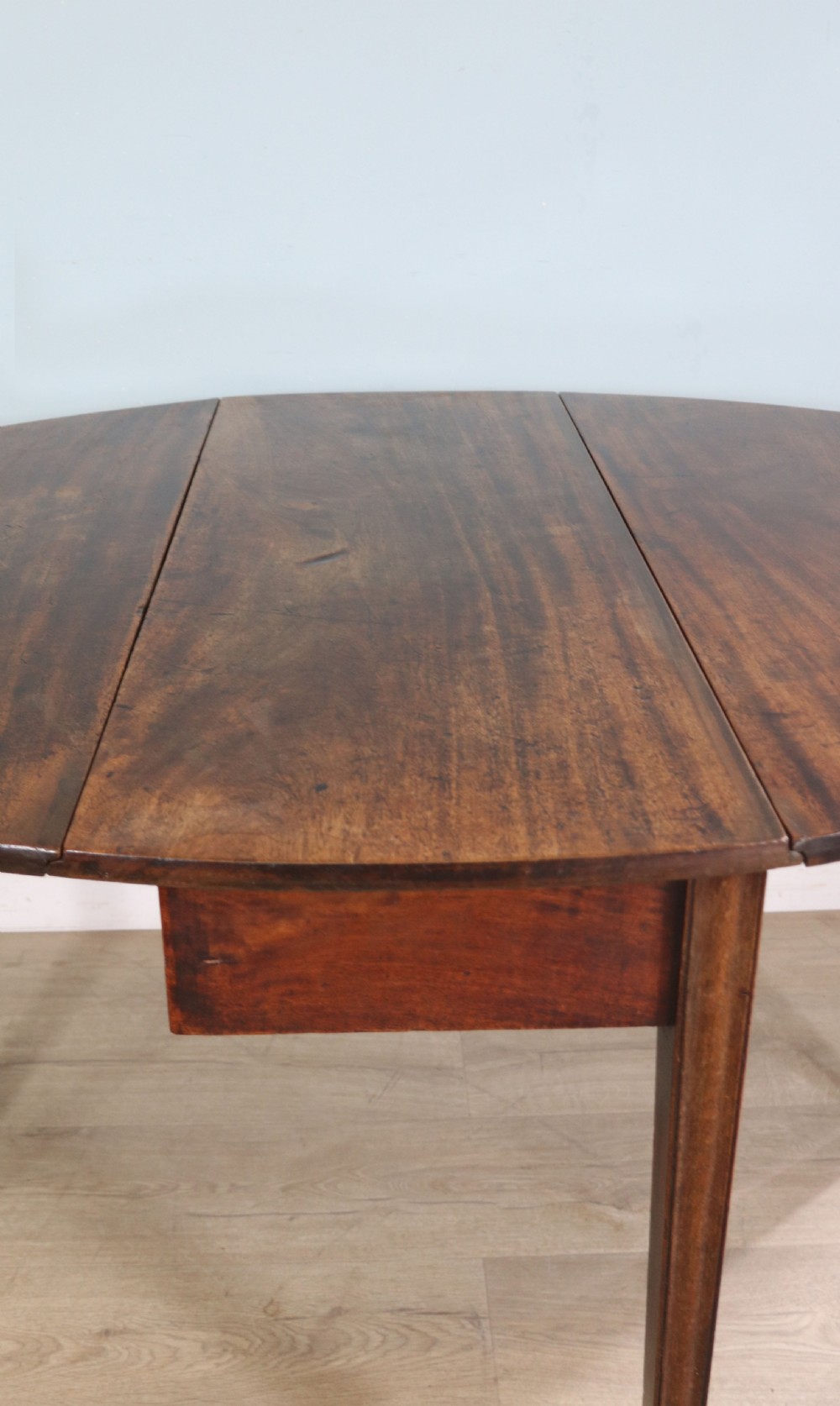 George III mahogany dropleaf table of oval form View XV