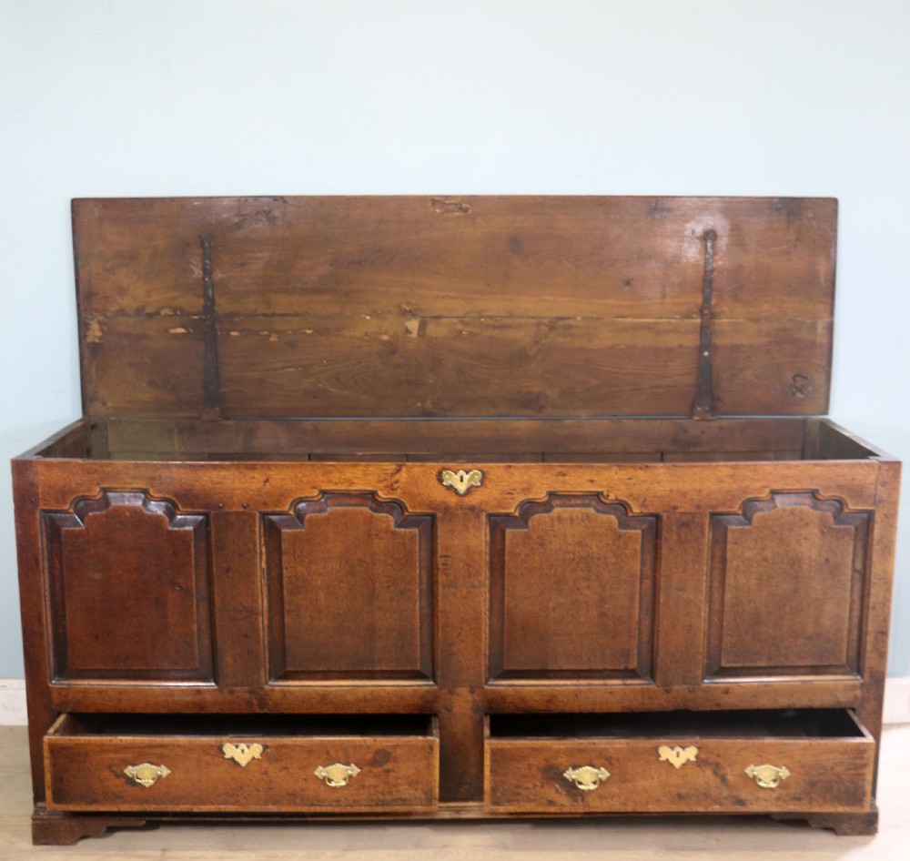A very fine 18th century oak mule chest View III