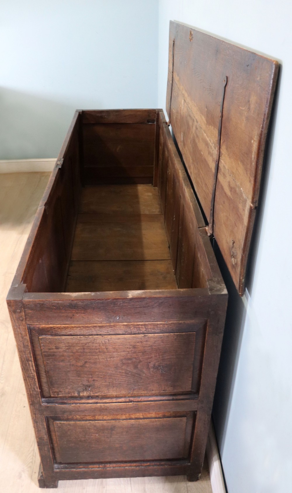 A very fine 18th century oak mule chest View VI