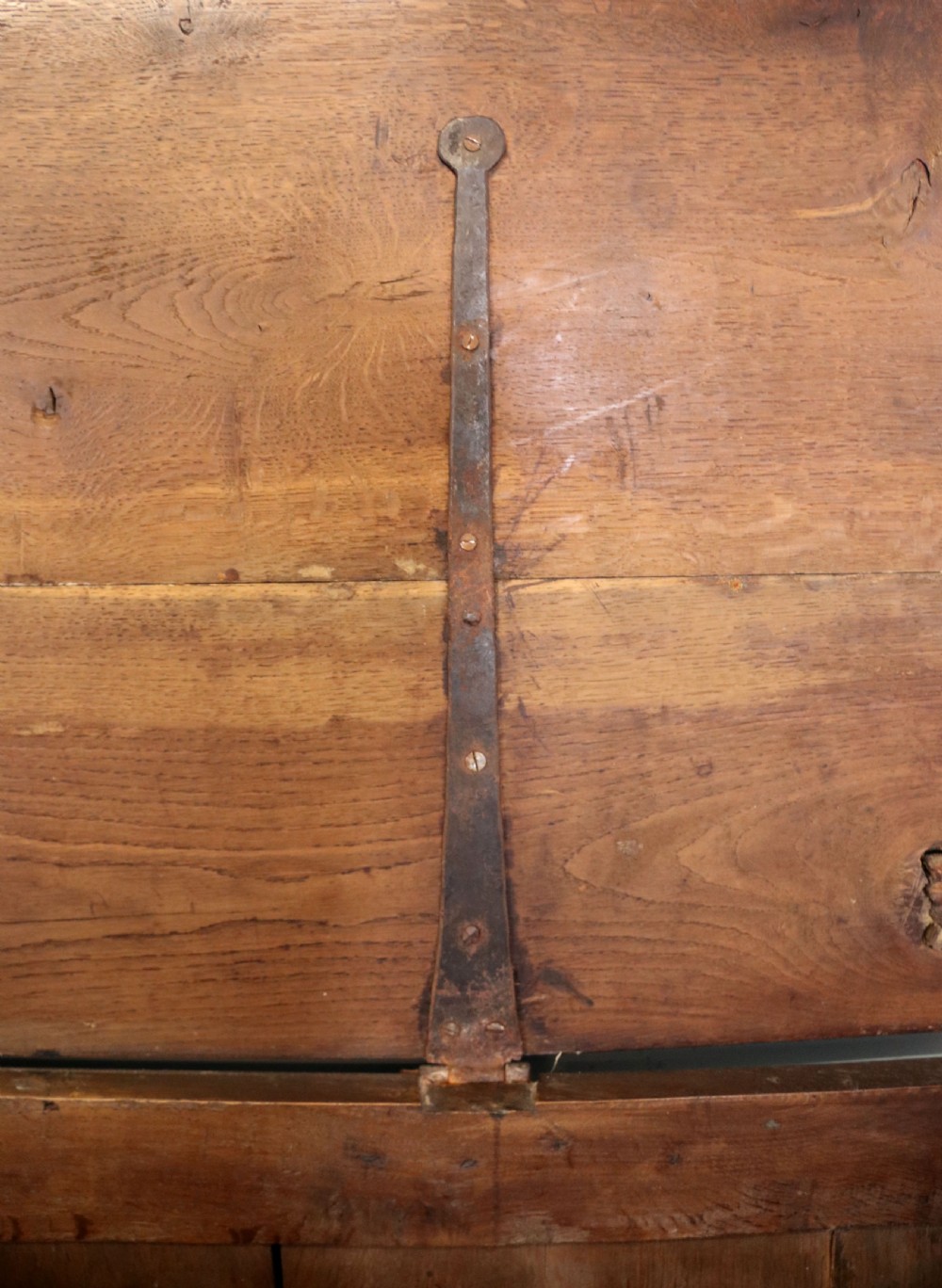 A very fine 18th century oak mule chest View IX