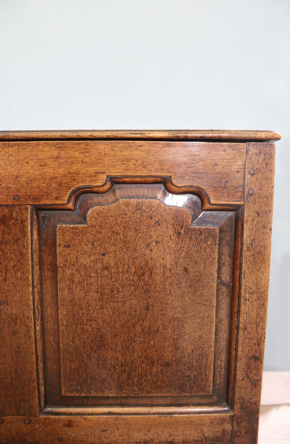 A very fine 18th century oak mule chest View XI