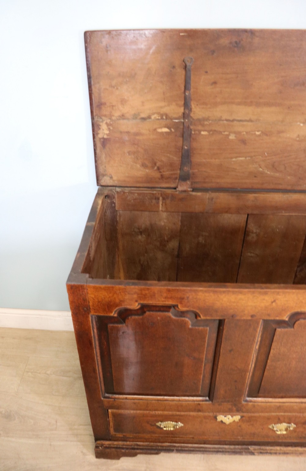 A very fine 18th century oak mule chest View XIII