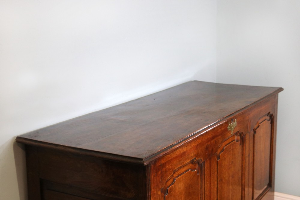 A lovely Georgian oak mule chest with mahogany inlayed detail. View X