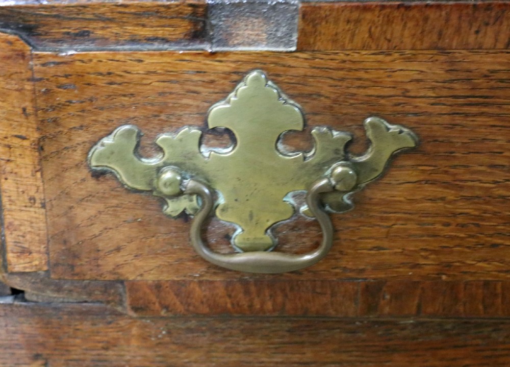 A lovely Georgian oak mule chest with mahogany inlayed detail. View XVIII