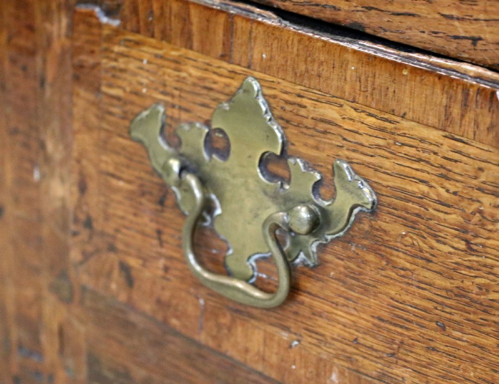 A lovely Georgian oak mule chest with mahogany inlayed detail. View XIX