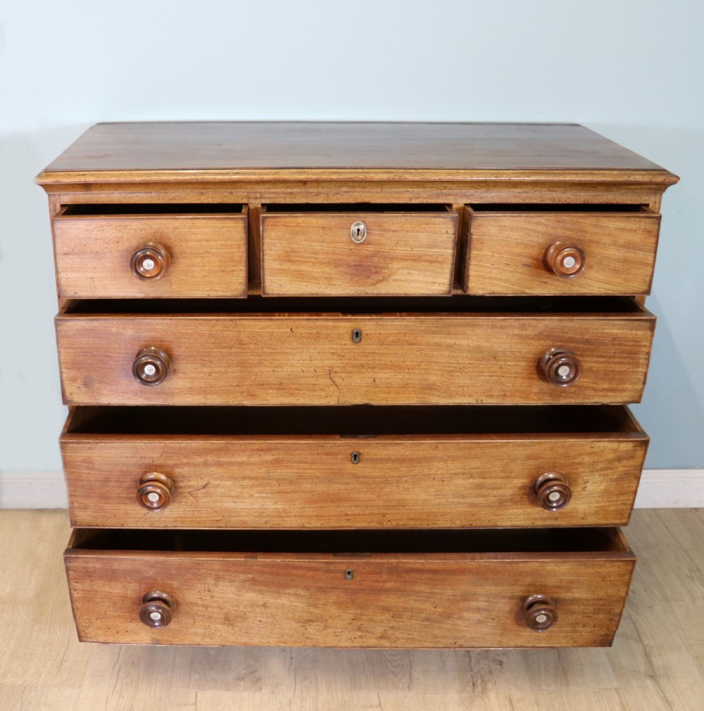 A lovely late Georgian mahogany chest of drawers  View II