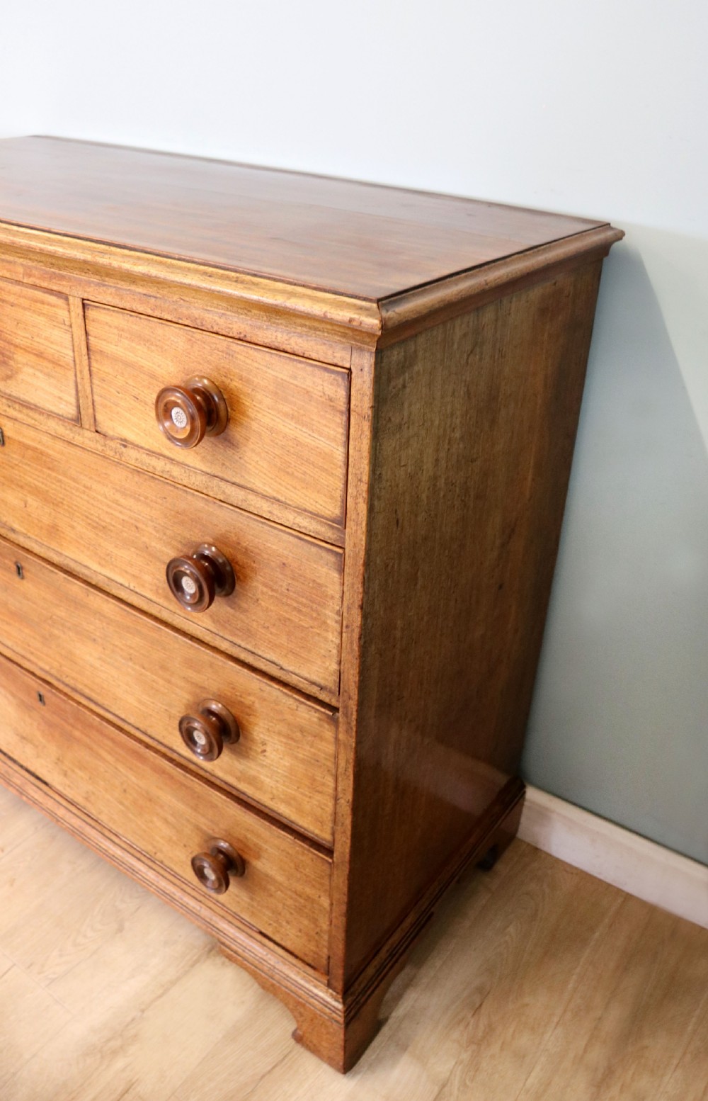A lovely late Georgian mahogany chest of drawers  View VII