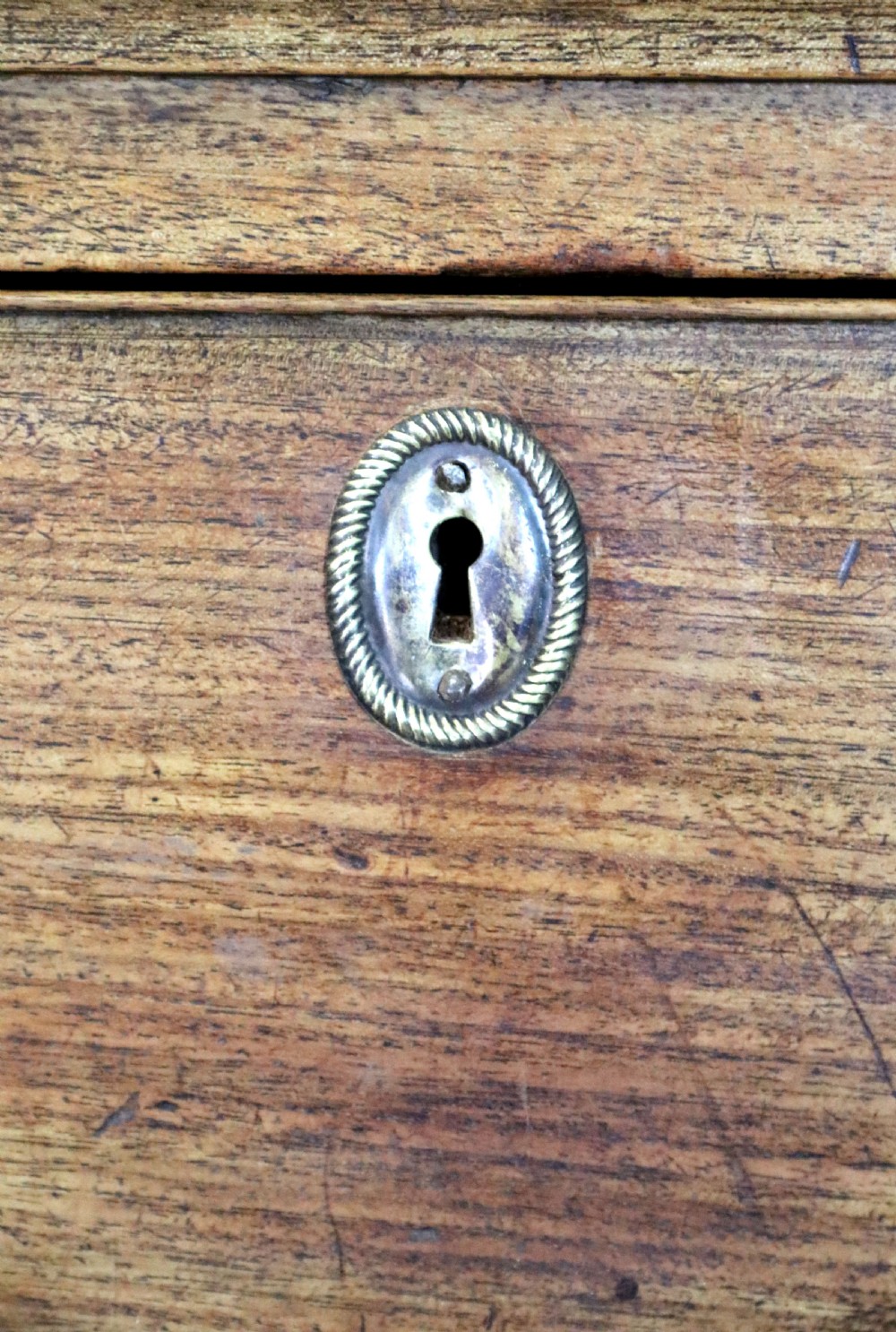 A lovely late Georgian mahogany chest of drawers  View IX